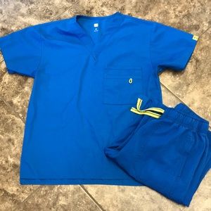 Wonder wink scrub set